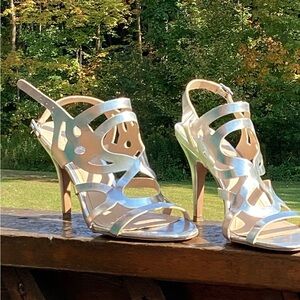 📐 SILVER STILLETOES SEXY Laser Cut BCBG PARIS FAYTH Sandals  EPLC Sz 8 1/2
